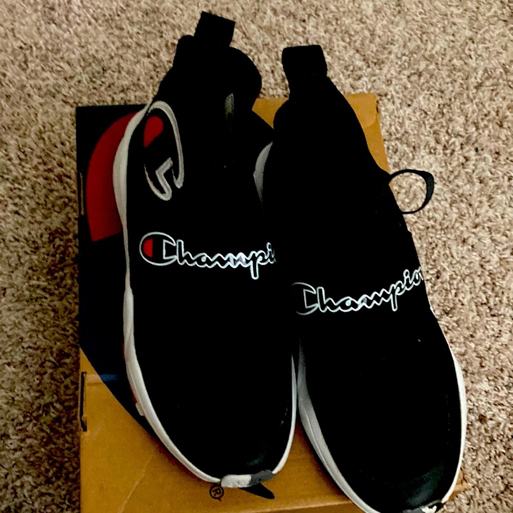 I JUST GOT THESES SHOES SO IF YOU WANT THEM COME AND GET THEM THEY OR ON SELL RN